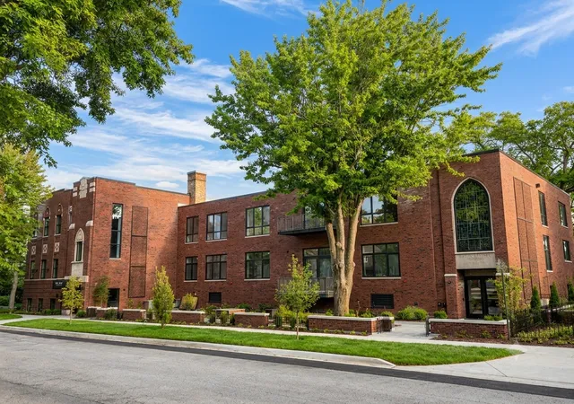 1st image of 125 S Vine St #1, Hinsdale, IL 60521 | MLS# 12728015