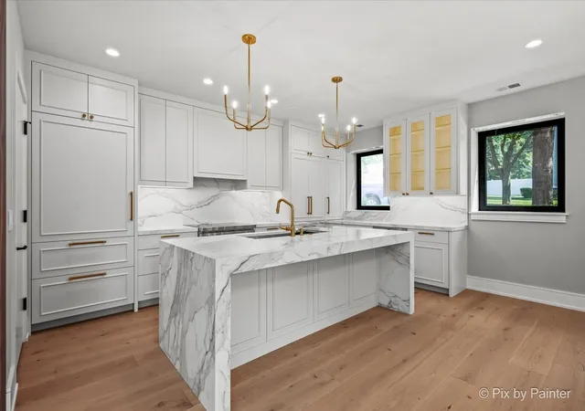 2nd image of 125 S Vine St #1, Hinsdale, IL 60521 | MLS# 12728015