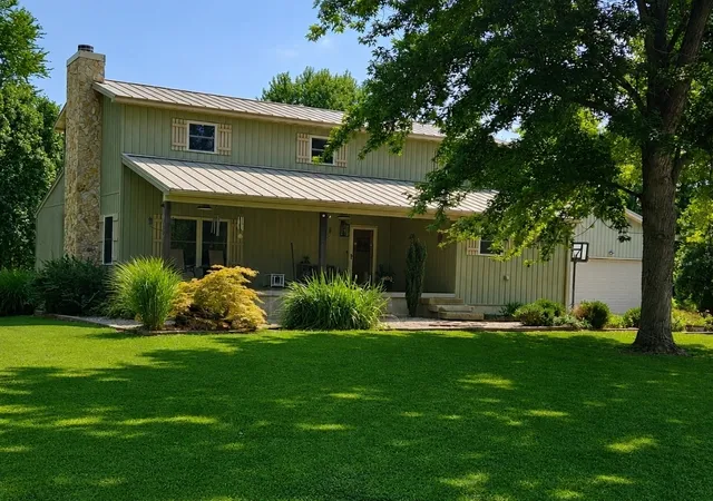 Photo 1 of Sale Pending at 8622 N Cherryville Ln, Mt Vernon, IL 62864 | MLS# 12728030 | Listing updated on 2026-08-16