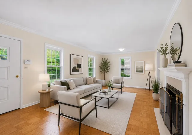 Photo 4 of Single family home for sale at 214 Washington Cir, Lake Forest, IL 60045 | MLS# 12728091 | Listing updated on 2026-10-02