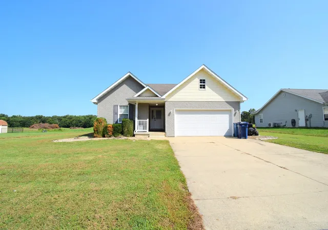 Photo 1 of Single family home for sale at 4304 Woodglen Ln, Mt Vernon, IL 62864 | MLS# 12728108 | Listing updated on 2026-08-16