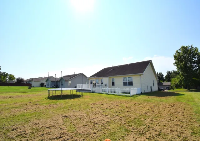 Photo 2 of Single family home for sale at 4304 Woodglen Ln, Mt Vernon, IL 62864 | MLS# 12728108 | Listing updated on 2026-08-16