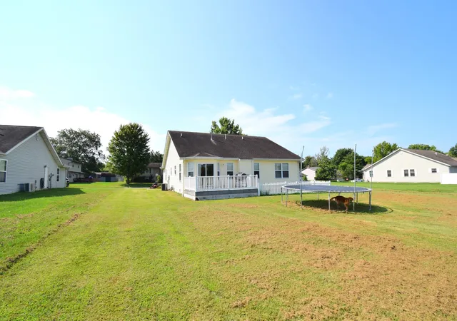 Photo 3 of Single family home for sale at 4304 Woodglen Ln, Mt Vernon, IL 62864 | MLS# 12728108 | Listing updated on 2026-08-16