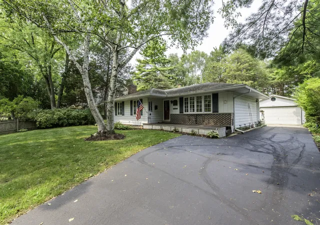 Photo 1 of Single family home for sale at 9816 W Oak Forest Dr, Beach Park, IL 60099 | MLS# 12728116 | Listing updated on 2026-09-29