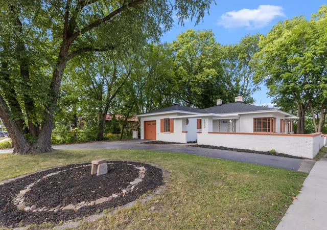 Photo 1 of Single family home for sale at 1822 E State St, Rockford, IL 61104 | MLS# 12728188 | Listing updated on 2026-09-13