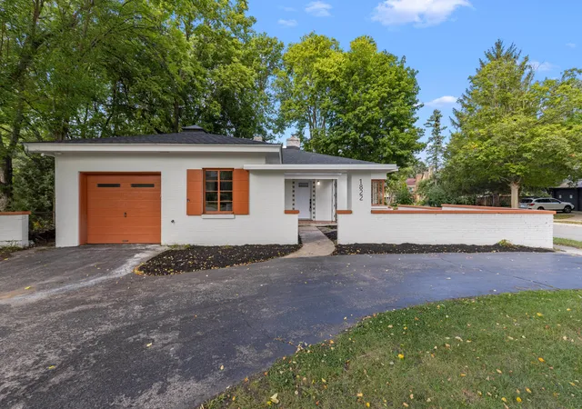 Photo 2 of Single family home for sale at 1822 E State St, Rockford, IL 61104 | MLS# 12728188 | Listing updated on 2026-09-19