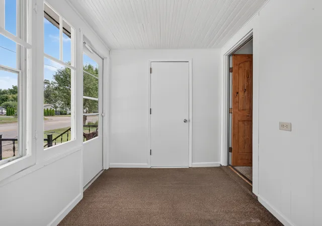 Photo 4 of Single family home for sale at 11275 US Route 20 Hwy, Garden Prairie, IL 61038 | MLS# 12728191 | Listing updated on 2026-10-16