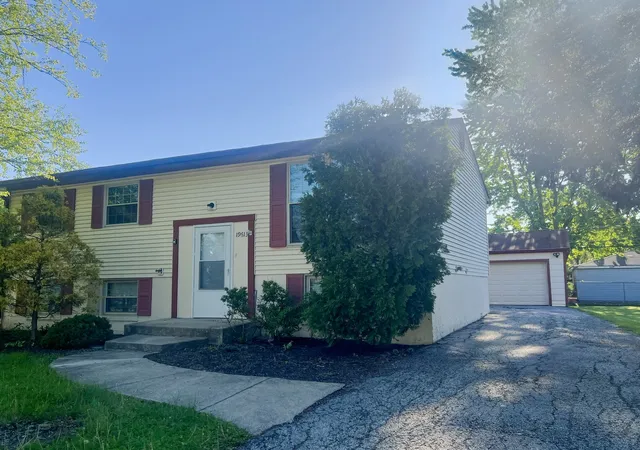 Photo 2 of Single family home for sale at 19613 Redwood Ln, Mokena, IL 60448 | MLS# 12728238 | Listing updated on 2026-09-28