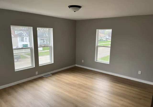 Listing Photo 2 - Condo for sale in building located at 102 E Stanton St, Streator, IL 61364 - Unit #