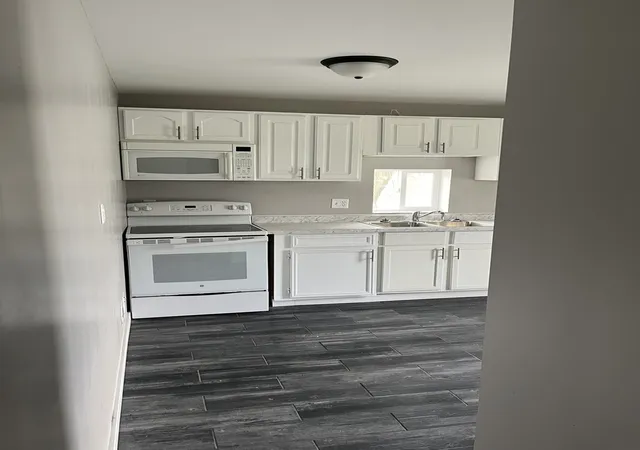 Listing Photo 5 - Condo for sale in building located at 102 E Stanton St, Streator, IL 61364