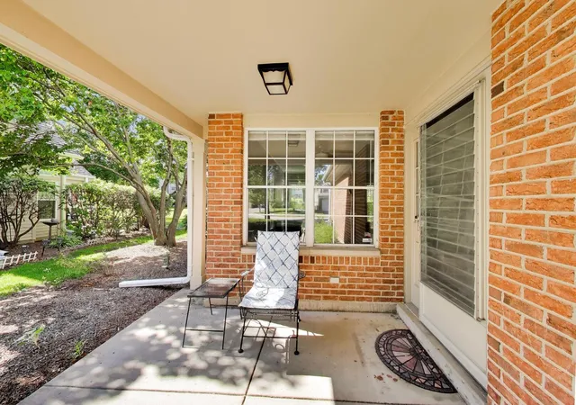 Photo 3 of Townhouse for sale at 2331 Sedgfield Ct, Schaumburg, IL 60194 | MLS# 12728248 | Listing updated on 2026-09-23