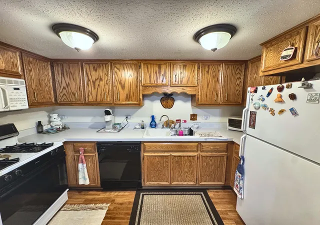 Photo 4 of Condo for sale at 4950 134th Court #503, Crestwood, IL 60418 | MLS# 12728261 | Listing updated on 2026-08-14