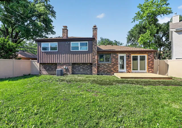 Photo 12 of Single family home for sale at 216 W Kimbell Ave, Elmhurst, IL 60126 | MLS# 12728283 | Listing updated on 2026-08-14