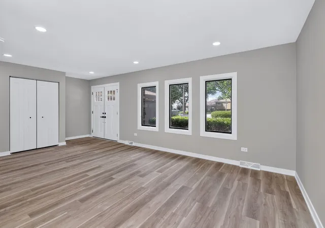 Photo 2 of Single family home for sale at 216 W Kimbell Ave, Elmhurst, IL 60126 | MLS# 12728283 | Listing updated on 2026-08-14
