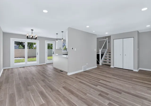 Photo 3 of Single family home for sale at 216 W Kimbell Ave, Elmhurst, IL 60126 | MLS# 12728283 | Listing updated on 2026-08-14