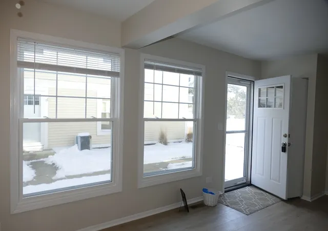 Photo 2 of Townhouse for sale at 328 Farmingdale Cir, Vernon Hills, IL 60061 | MLS# 12728287 | Listing updated on 2026-09-01