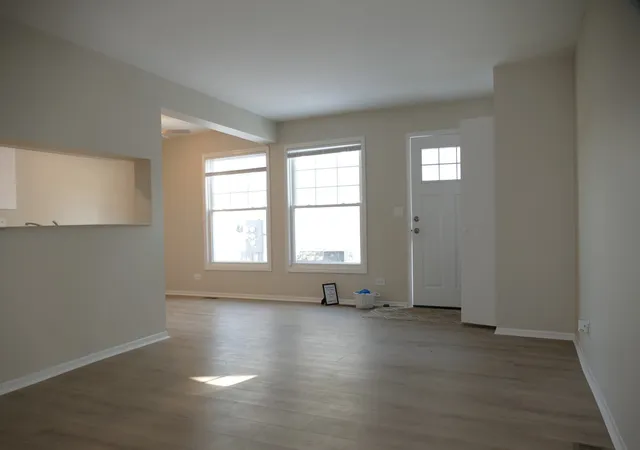 Photo 3 of Townhouse for sale at 328 Farmingdale Cir, Vernon Hills, IL 60061 | MLS# 12728287 | Listing updated on 2026-09-01