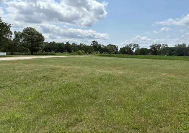 Photo 3 of Sale Pending at 1355 Sandypoint Dr, Machesney Park, IL 61103 | MLS# 12728308 | Listing updated on 2026-09-23