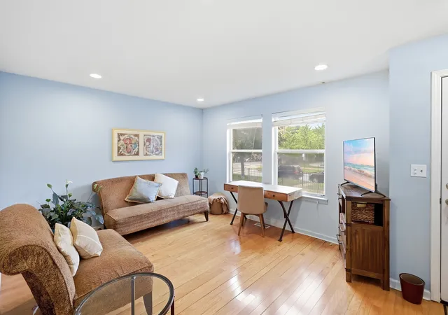 Photo 2 of Single family home for sale at 6957 S E End Ave, Chicago, IL 60649 | MLS# 12728331 | Listing updated on 2026-10-09