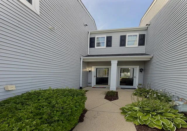 Photo 2 of Townhouse for sale at 181 Willoughby Ct #B, Yorkville, IL 60560 | MLS# 12728344 | Listing updated on 2026-09-13