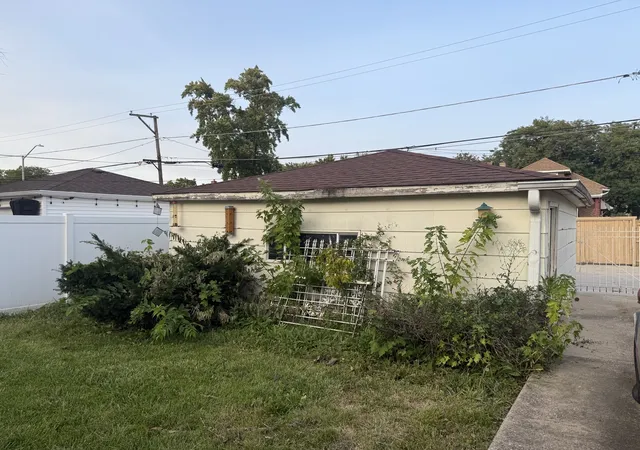 Photo 3 of Single family home for sale at 2003 S 20th Avenue, Broadview, IL 60155 | MLS# 12728365 | Listing updated on 2026-09-01