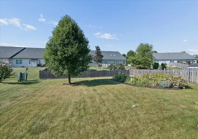 Listing Photo 2 - Condo for sale in building located at 25922 W Sandy Knl Dr, Channahon, IL 60410 - Unit #
