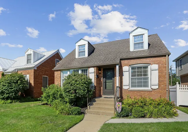 Single family home for sale at 10250 S Turner Ave, Evergreen Park, IL 60805 | MLS# 12728451