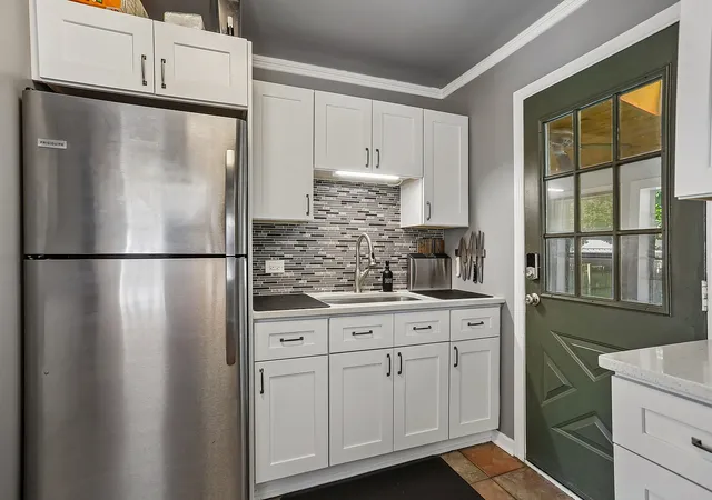 Photo 4 of Single family home for sale at 10250 S Turner Ave, Evergreen Park, IL 60805 | MLS# 12728451 | Listing updated on 2026-09-07