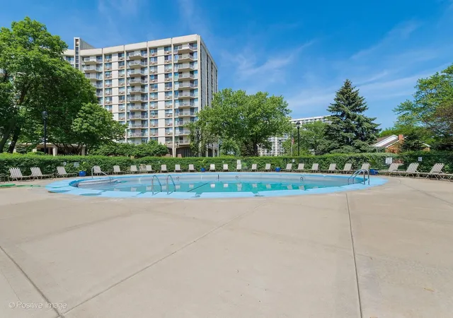 Listing Photo 2 - Condo for sale in building located at 40 N Tower Rd, Oak Brook, IL 60523 - Unit #5A