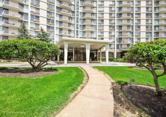 Photo 3 of Condo for sale at 40 N Tower Rd #5A, Oak Brook, IL 60523 | MLS# 12728492 | Listing updated on 2026-08-15