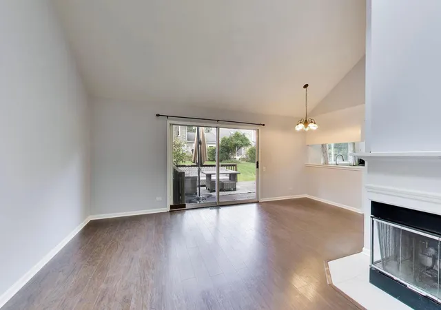 Photo 3 of Condo for sale at 2005 Teton Pkwy #2005, Algonquin, IL 60102 | MLS# 12728519 | Listing updated on 2026-09-28