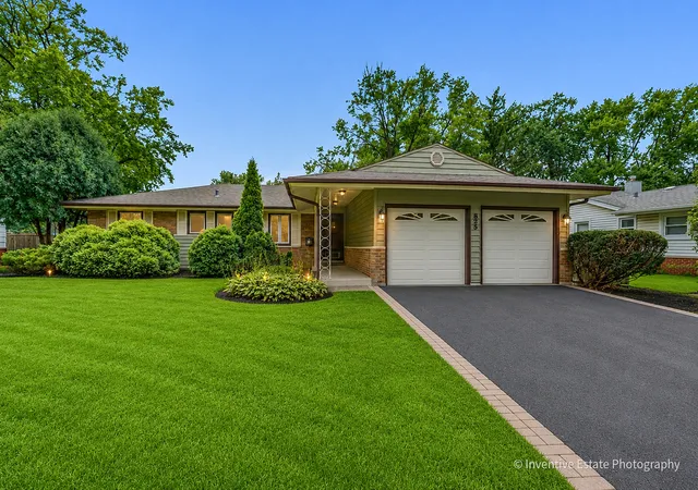 Photo 1 of Single family home for sale at 825 Oxford St, Downers Grove, IL 60516 | MLS# 12728550 | Listing updated on 2026-09-23