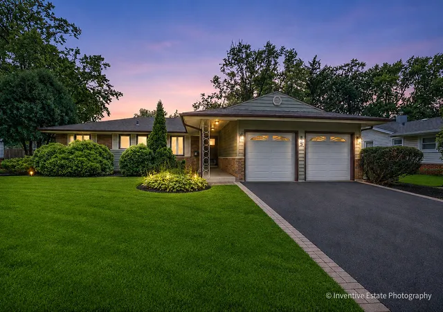 Photo 2 of Single family home for sale at 825 Oxford St, Downers Grove, IL 60516 | MLS# 12728550 | Listing updated on 2026-09-23