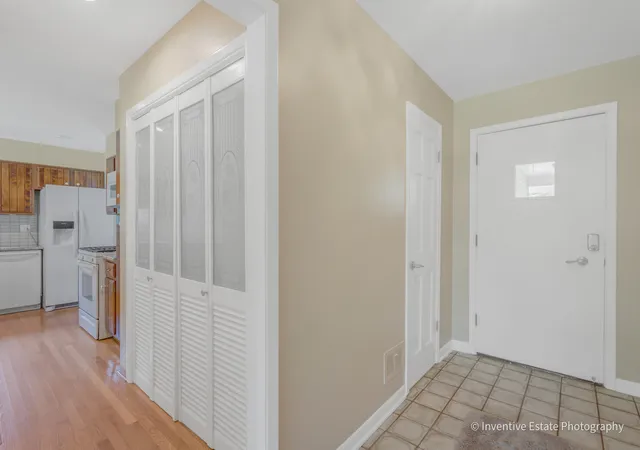 Photo 3 of Single family home for sale at 825 Oxford St, Downers Grove, IL 60516 | MLS# 12728550 | Listing updated on 2026-09-23