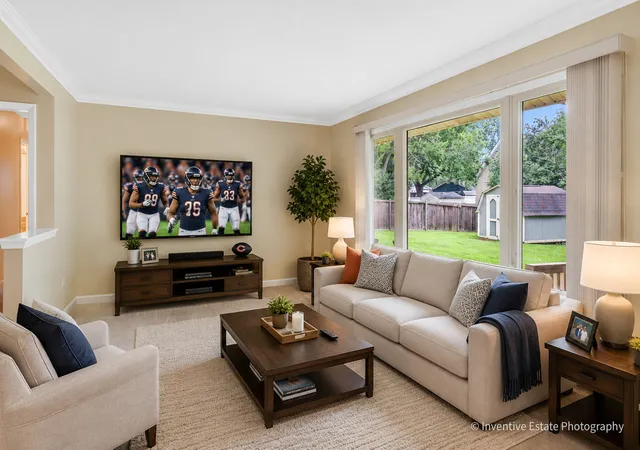 Photo 3 of Single family home for sale at 825 Oxford St, Downers Grove, IL 60516 | MLS# 12728550 | Listing updated on 2026-09-23
