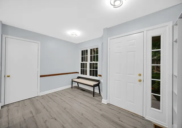 Listing Photo 4 - Condo for sale in building located at 445 Cromwell Cir, Bartlett, IL 60103 - Unit #1