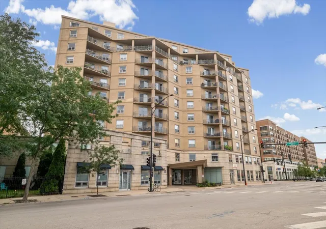 Photo 1 of Condo for sale at 4350 N Broadway St #1001, Chicago, IL 60613 | MLS# 12728576 | Listing updated on 2026-09-16