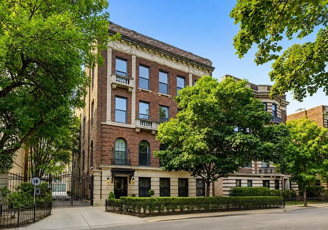 Photo 2 of Condo for sale at 443 W Aldine St #3, Chicago, IL 60657 | MLS# 12728602 | Listing updated on 2026-09-24