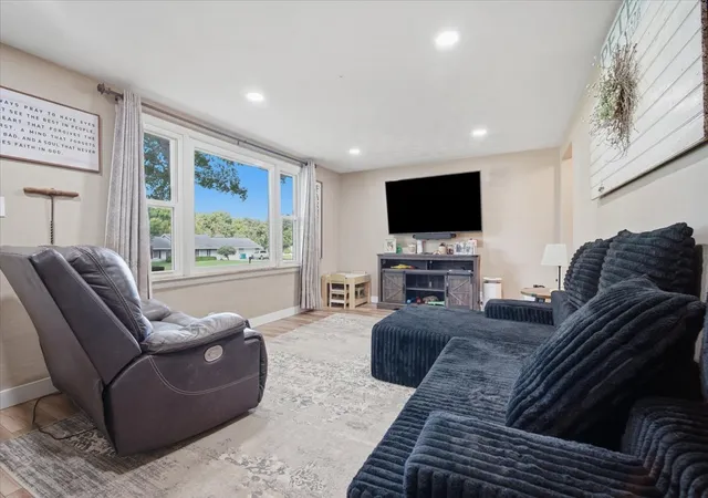 Photo 4 of Single family home for sale at 1524 Hickory Point Rd, Metamora, IL 61548 | MLS# 12728643 | Listing updated on 2026-10-01