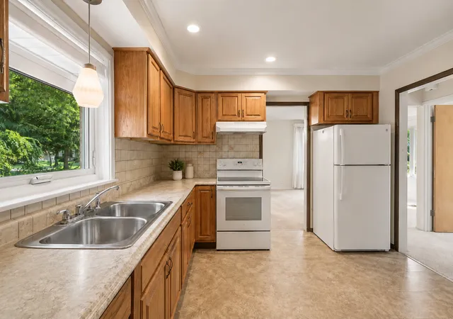 Photo 4 of Single family home for sale at 112 N Reuter Dr, Arlington Heights, IL 60005 | MLS# 12728713 | Listing updated on 2026-09-13