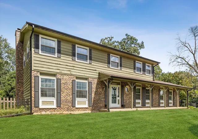 Photo 2 of Single family home for sale at 4808 Burman Dr, Crystal Lake, IL 60014 | MLS# 12728725 | Listing updated on 2026-09-05