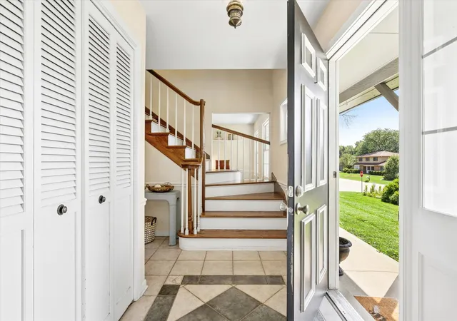 Photo 3 of Single family home for sale at 4808 Burman Dr, Crystal Lake, IL 60014 | MLS# 12728725 | Listing updated on 2026-09-05
