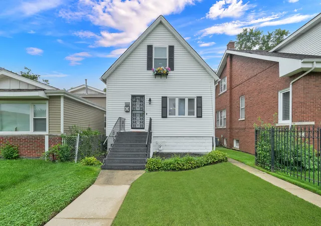 Photo 1 of Single family home for sale at 11209 S Hermosa Ave, Chicago, IL 60643 | MLS# 12728750 | Listing updated on 2026-09-29