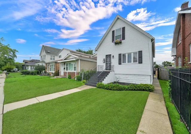 Photo 2 of Single family home for sale at 11209 S Hermosa Ave, Chicago, IL 60643 | MLS# 12728750 | Listing updated on 2026-09-29