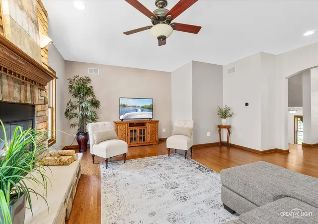 Photo 4 of Single family home for sale at 37 Park Dr, Yorkville, IL 60560 | MLS# 12728812 | Listing updated on 2026-10-06