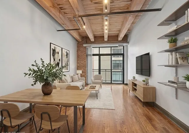 Listing Photo 4 - Condo for sale in building located at 106 N Aberdeen St, Chicago, IL 60607 - Unit #4F