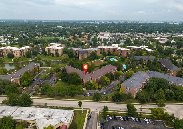 Listing Photo 4 - Condo for sale in building located at 815 Leicester Rd, Elk Grove Village, IL 60007 - Unit #312A