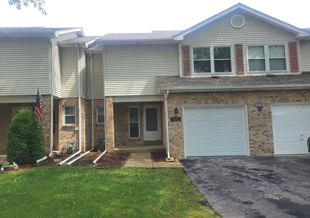 Photo 1 of Townhouse for sale at 405 S Wenbriar Sq, Addison, IL 60101 | MLS# 12728869 | Listing updated on 2026-08-16