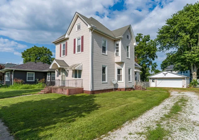 Photo 2 of Sale Pending at 206 N College Ave, Aledo, IL 61231 | MLS# 12728872 | Listing updated on 2026-09-18