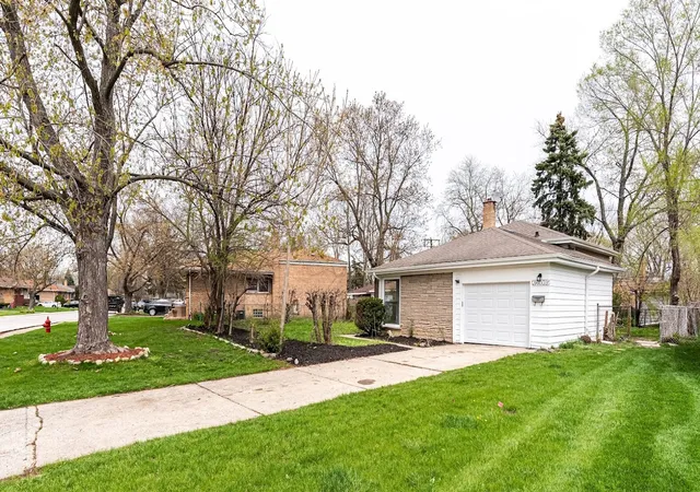 Photo 2 of Single family home for sale at 16039 Marion Dr, South Holland, IL 60473 | MLS# 12728900 | Listing updated on 2026-08-26